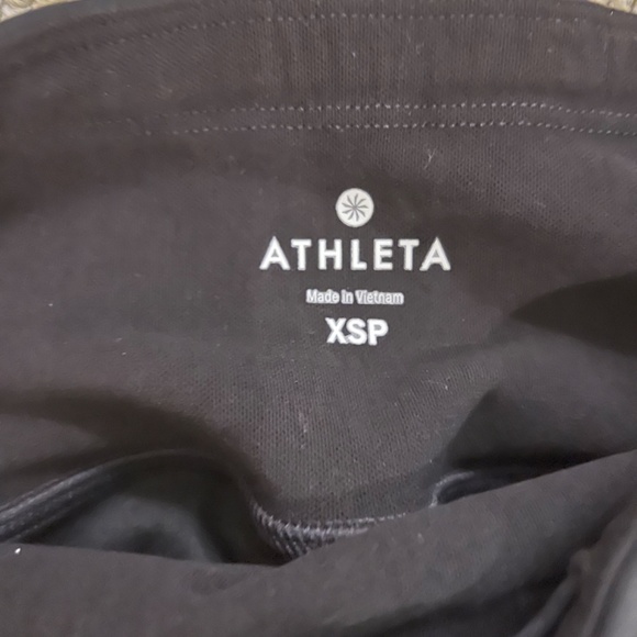 Athleta 2-1 traverse tight XSP - Picture 4 of 5